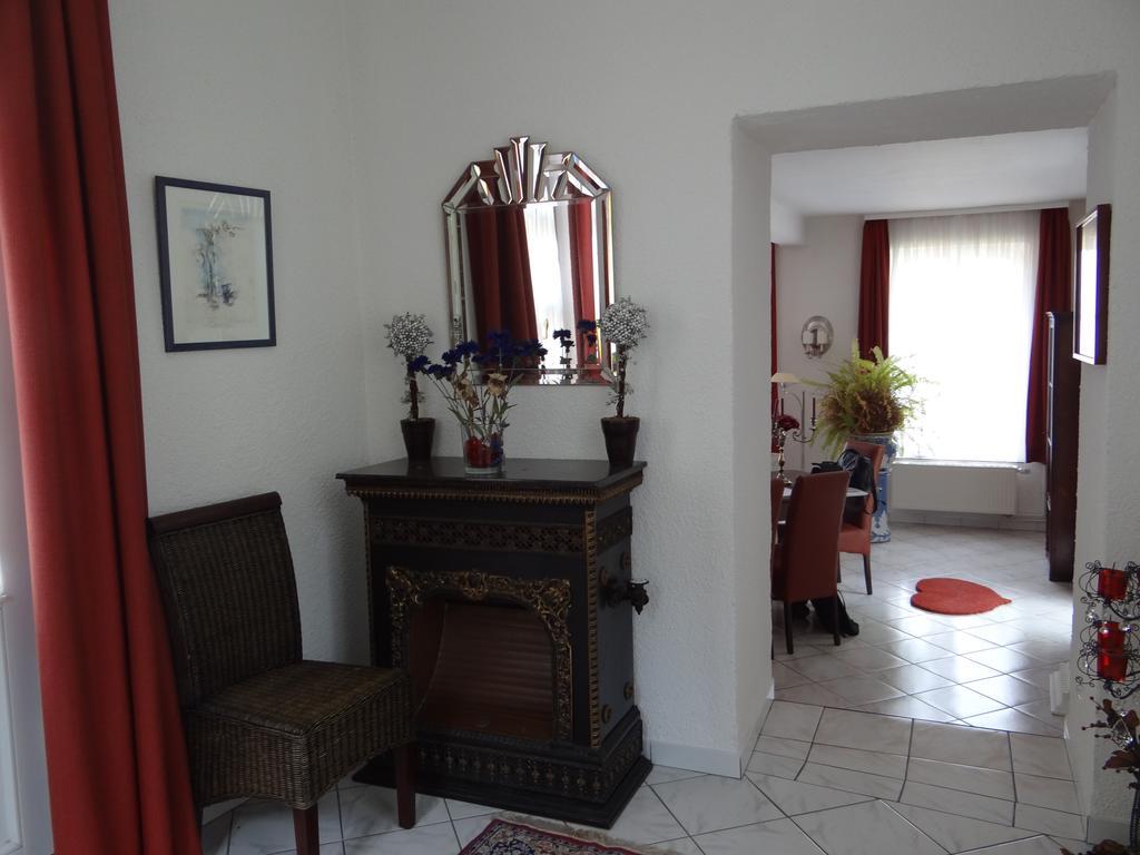 Chateau Mesny Gite Au Fil Des Pages Vic-sur-Seille Exterior foto