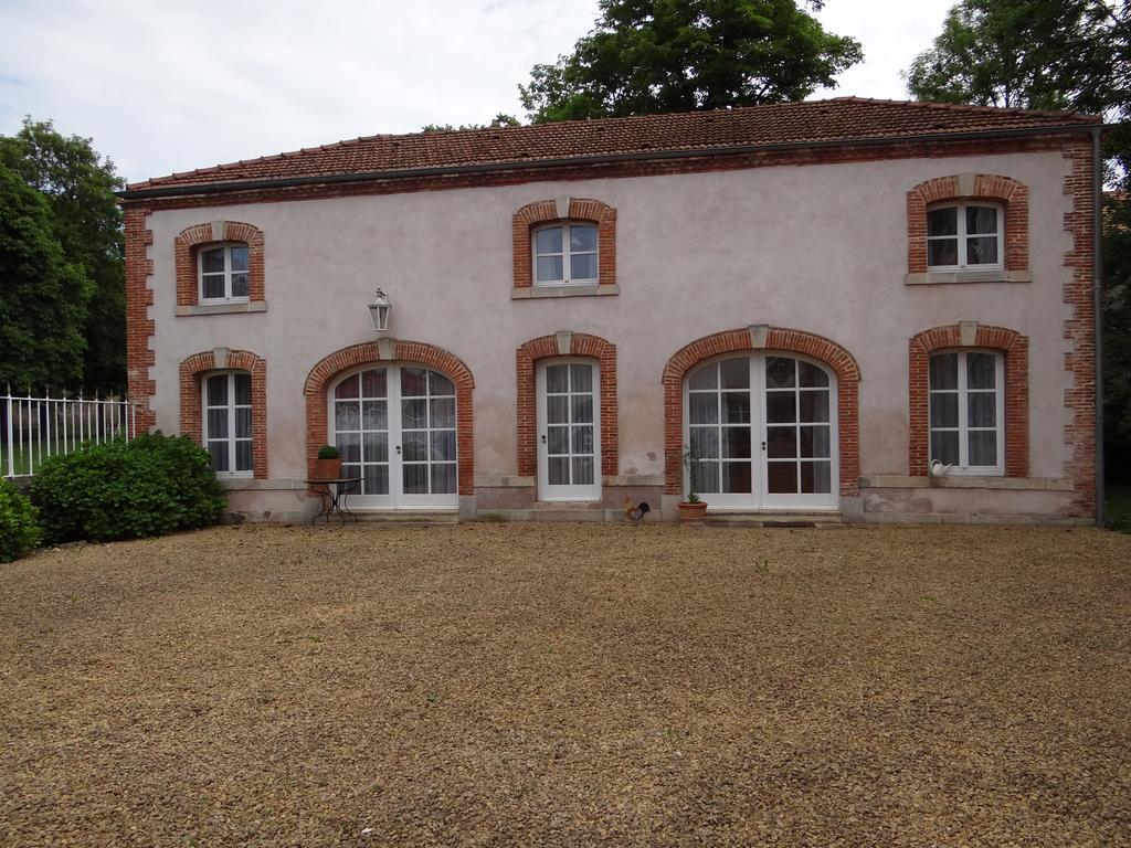 Chateau Mesny Gite Au Fil Des Pages Vic-sur-Seille Exterior foto