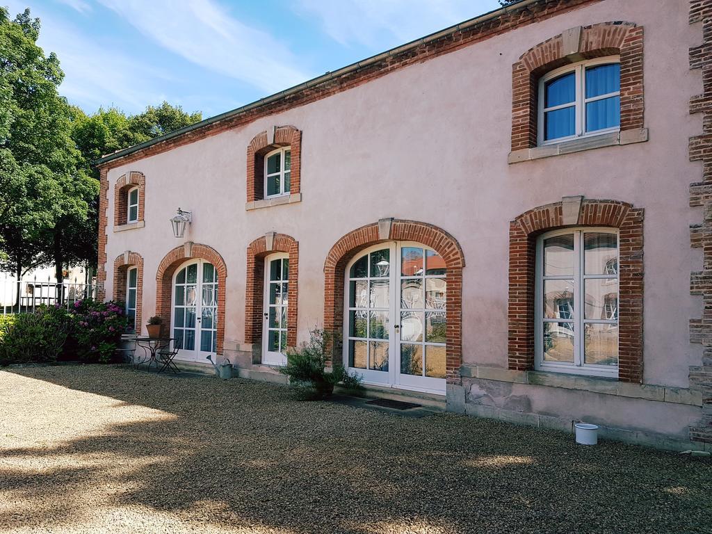 Chateau Mesny Gite Au Fil Des Pages Vic-sur-Seille Exterior foto