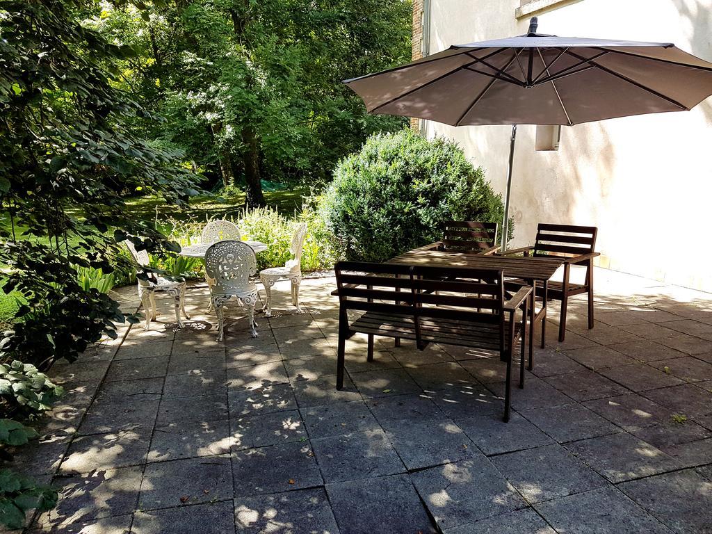 Chateau Mesny Gite Au Fil Des Pages Vic-sur-Seille Exterior foto